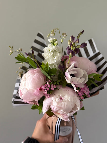 Custom Flower Arrangements — Birthdays, Anniversaries & Special Occasions